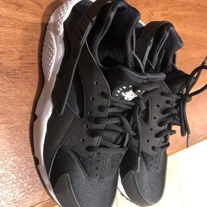 Women’s Huaraches Size 9.5